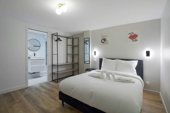 2 chambres, fer et planche à repasser, Wi-Fi, draps fournis