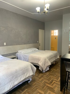 Family Twin Room | Free WiFi, bed sheets - Pousada Hostel  Dodora  (Bento Gonçalves)