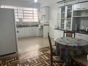 Mini-fridge, microwave, oven, dishwasher - Pousada Hostel  Dodora  (Bento Gonçalves)