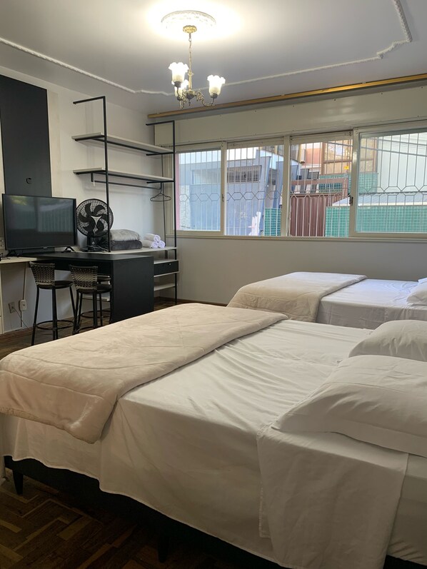 Family Twin Room | Free WiFi, bed sheets - Pousada Hostel  Dodora  (Bento Gonçalves)