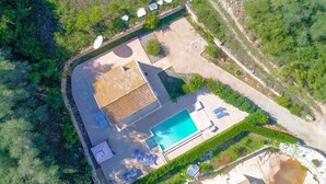 An aerial view of a property with a swimming pool, lounge chairs, and a covered patio area. - 3 Bedroom Villa, Private Pool, Agios Stefanos (Agios Stefanos)