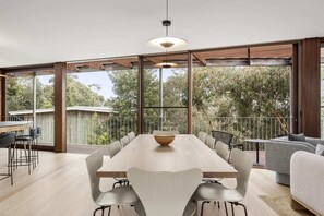 Dining - Relaxing Masterpiece of Modern Living (Anglesea)