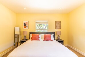 4 slaapkamers, een strijkplank/strijkijzer, wifi, beddengoed