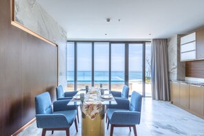 Phòng Suite Grand | Minibar, két bảo mật tại phòng, bàn, màn/rèm cản sáng 
