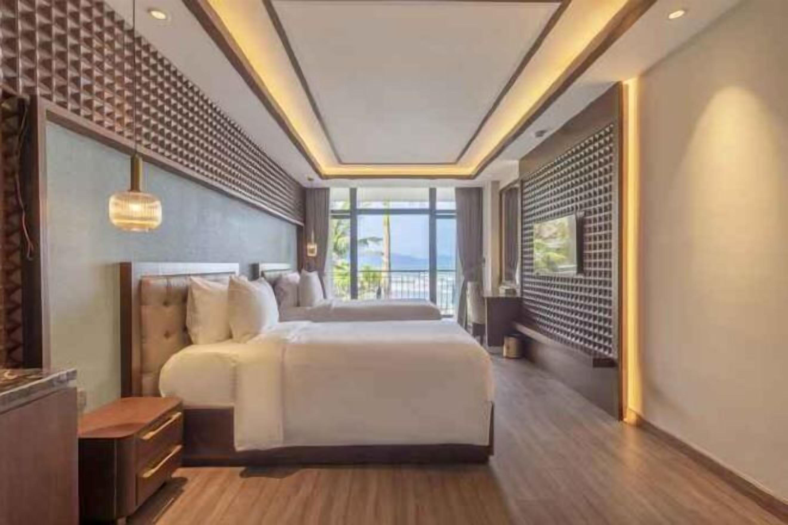 迷你吧、客房内保险箱、办公桌、遮光窗帘