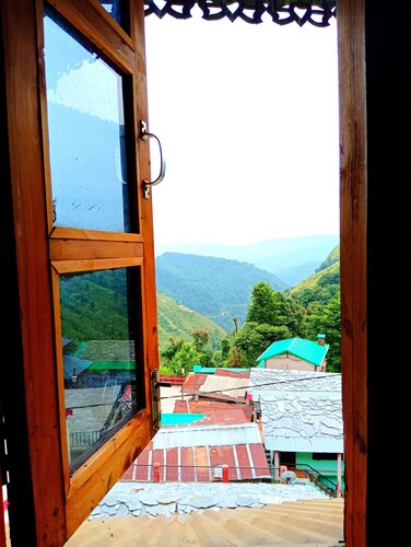 Sunlight HomeStay 
Peacefull nature between the hiils and mountains 