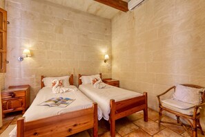 3 chambres, fer et planche à repasser, Wi-Fi gratuit, draps fournis