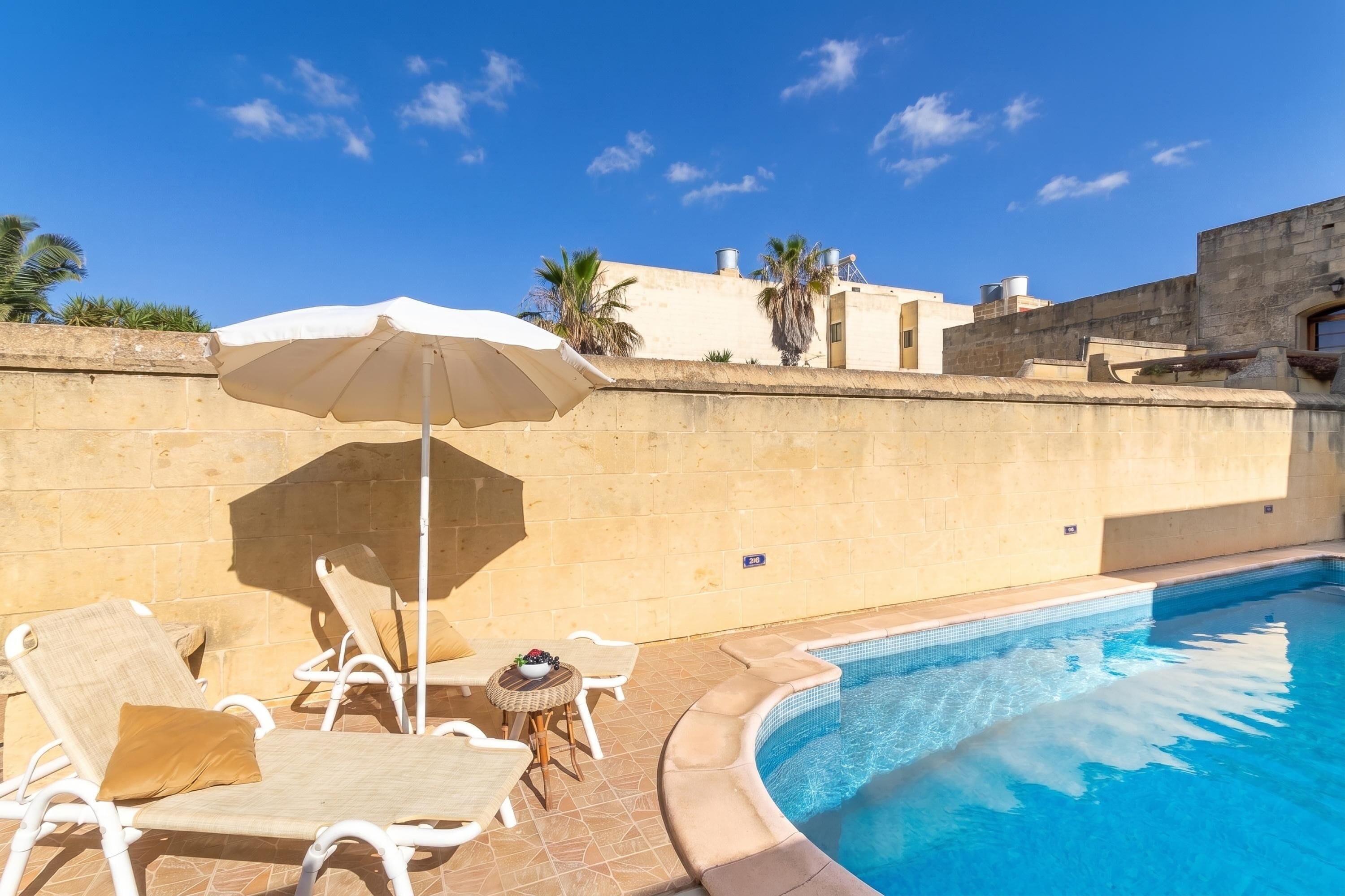 Maison en rangée familiale, plusieurs chambres (Ta'Leli Pool Farmhouse in Gozo) | Piscine | Piscine extérieure