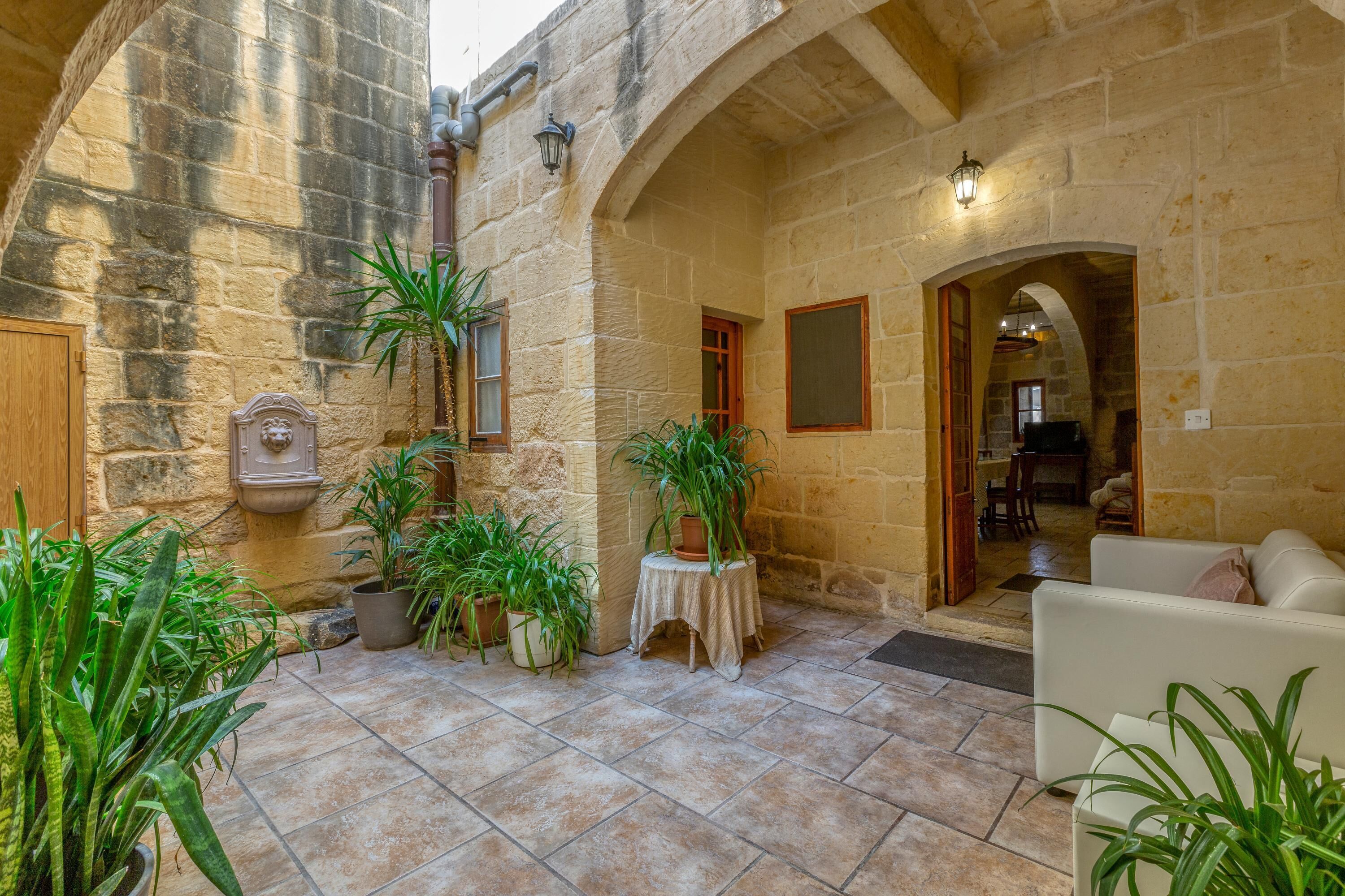 Family Townhome, Multiple Bedrooms (Ta'Leli Pool Farmhouse in Gozo) | Interior