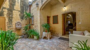 Family Townhome, Multiple Bedrooms (Ta'Leli Pool Farmhouse in Gozo) | Interior