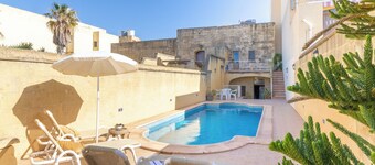 Ta'leli Pool Farmhouse in Gozo