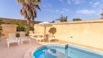 Townhouse – familie, flere soverom (Ta'Leli Pool Farmhouse in Gozo) | Basseng | Utendørsbasseng