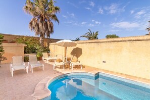 家庭联排别墅, 多间卧室 (Ta'Leli Pool Farmhouse in Gozo) | 泳池 | 室外游泳池