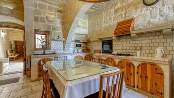 Family Townhome, Multiple Bedrooms (Ta'Leli Pool Farmhouse in Gozo) | Dining