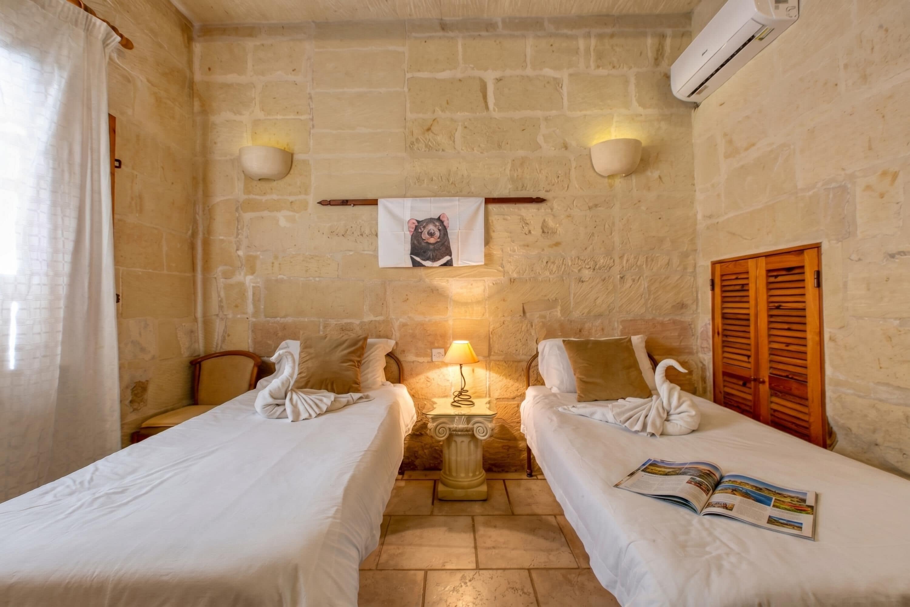 Casa de ciudad familiar, varias habitaciones (Ta'Leli Pool Farmhouse in Gozo) | 3 habitaciones, tabla de planchar con plancha y wifi gratis 