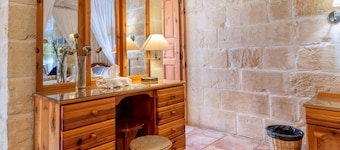 Ta'leli Pool Farmhouse in Gozo