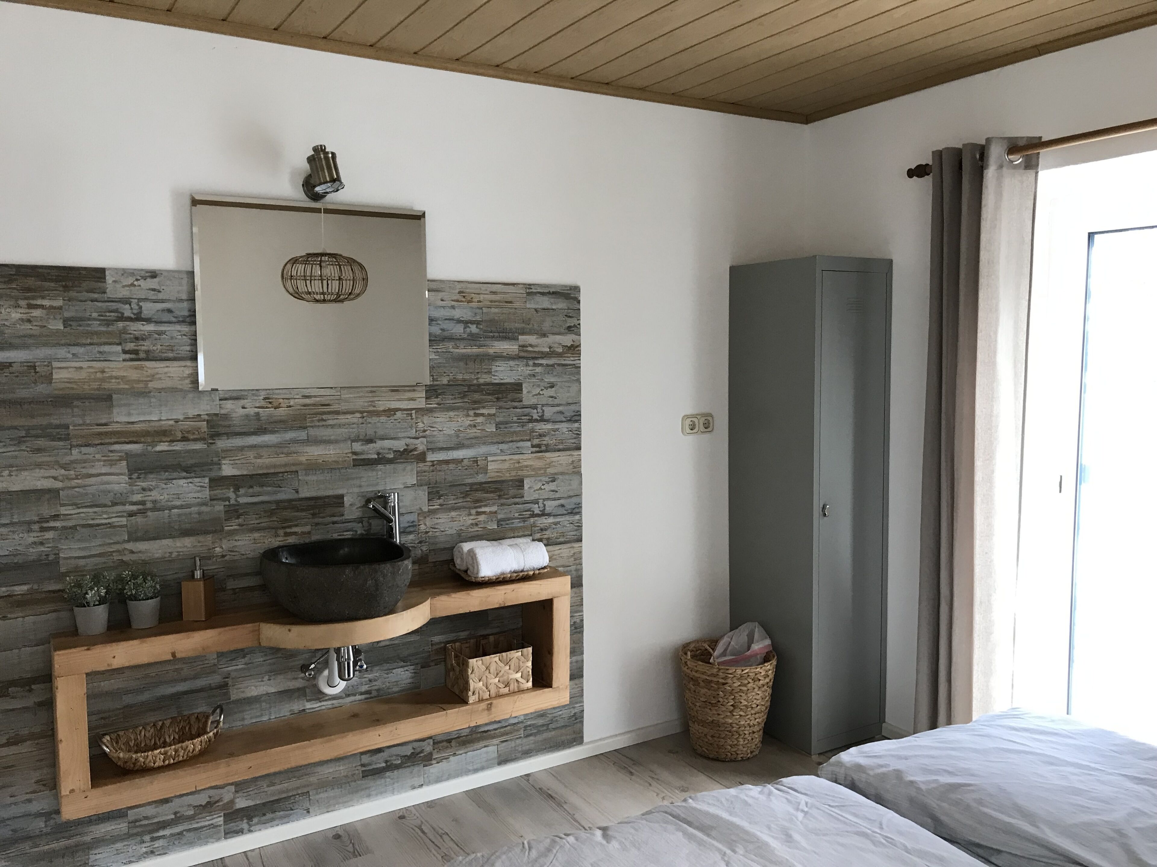 8 makuuhuonetta, internet