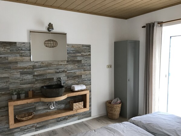 8 bedrooms, Internet - Spacious and beautifully furnished group home (Naumburg)