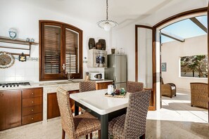 冷蔵庫、電子レンジ、トースター