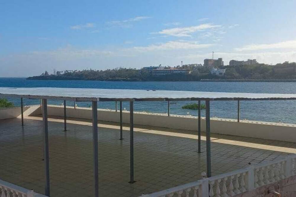 Lux Suites Mkomani Beachfront Apartment