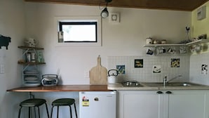 Private kitchen - Cabin by pond & camping option (Carterton)