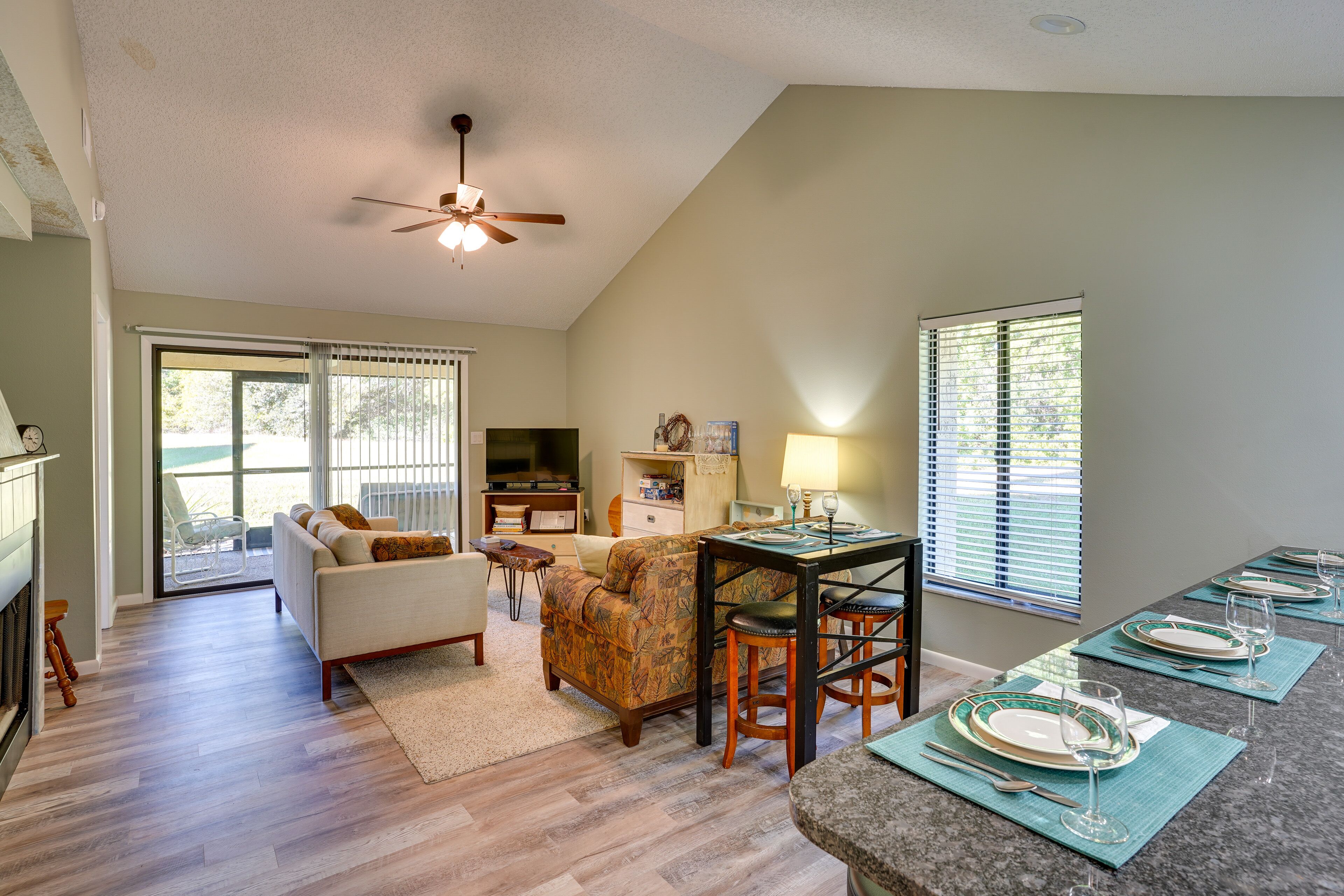Pet-friendly Lakeland Condo W/ Screened Porch! - Plant City, FL