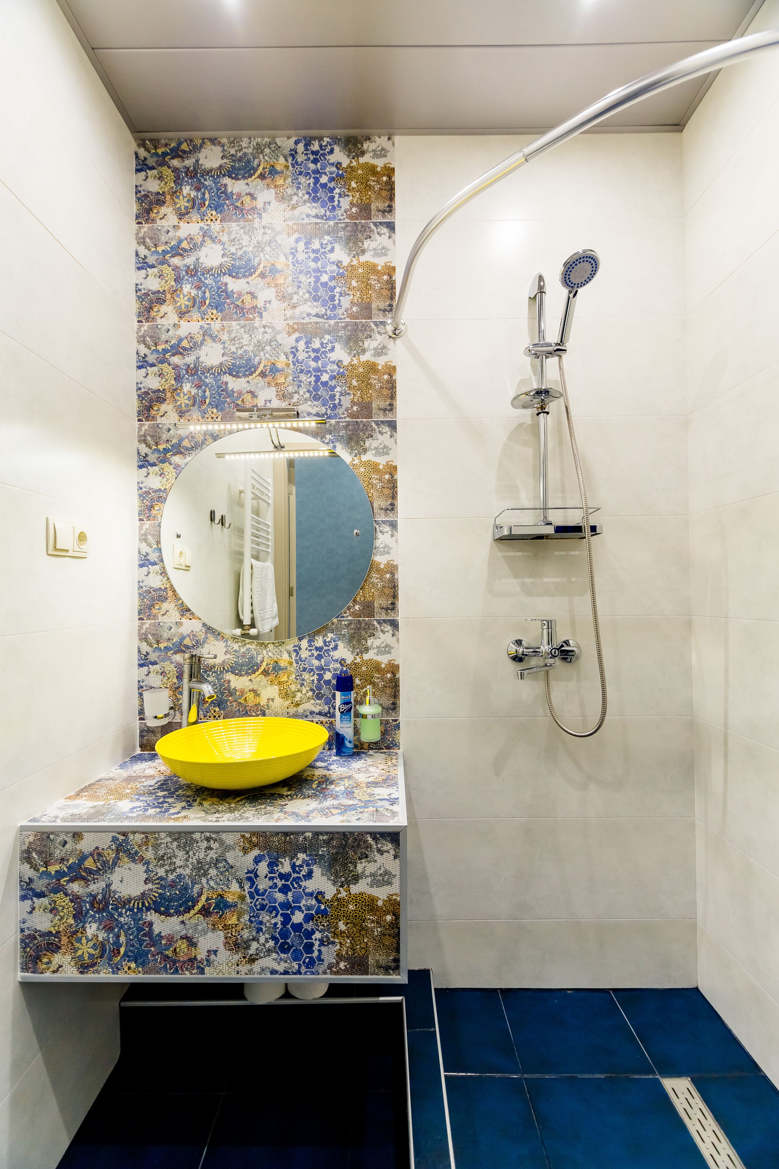 Apartment | Bathroom | Shower, free toiletries, hair dryer, towels