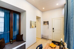 Apartamento | Zona de estar | Televisión LED de 32 pulgadas con canales digitales