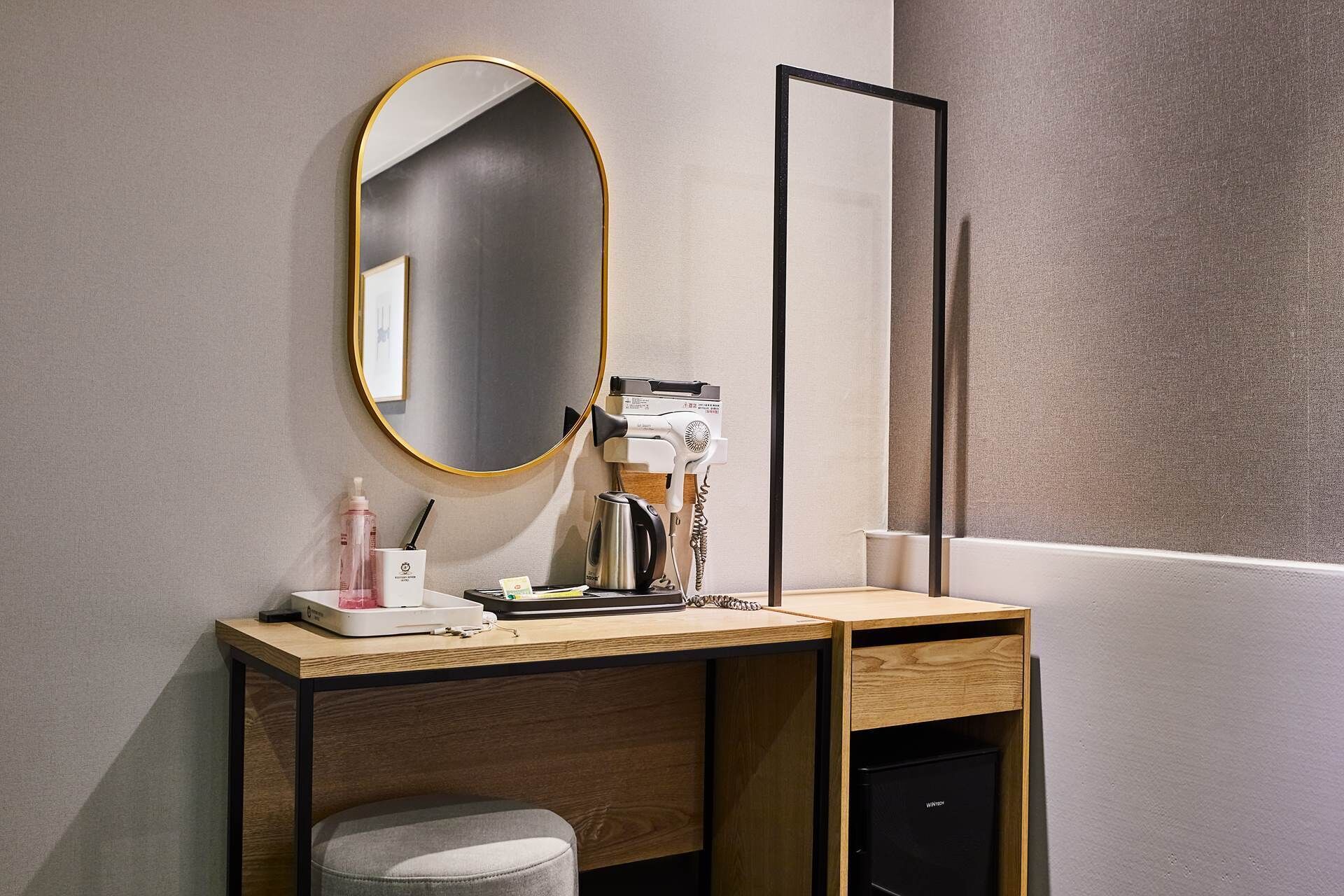 Suite (previously Pacific Hotel GimpoAirport) | Individually furnished, desk, free WiFi