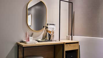 Suite (previously Pacific Hotel GimpoAirport) | Muebles diferentes, escritorio y wifi gratis