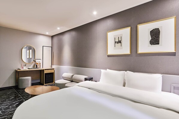 Suite (previously Pacific Hotel GimpoAirport) | Individually furnished, desk, free WiFi - SEESUN HOTEL GimpoAirport (Seoul)