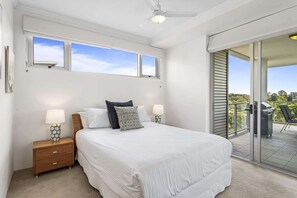 2 bedrooms, desk, iron/ironing board, WiFi - High-Floor 2-Bed CBD Unit With Views & Amenities (Brisbane City)