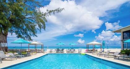 Beautiful 3 Bedroom Ocean Front 7-Mile Condo