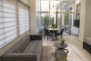 TV - STAY Glam Skin Studio (Nicosia)