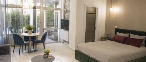 Iron/ironing board, free WiFi, bed sheets