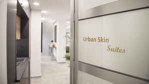 A hallway with a sign reading "Urban Skin Suites". - STAY Urban Skin Suite (Nicosia)