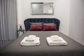 1 bedroom, iron/ironing board, free WiFi, bed sheets - STAY Urban Skin Suite (Nicosia)
