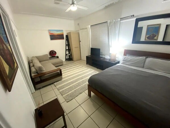 1 غرفة نوم ومكواة/لوح كي وواي فاي وملاءات أسرّة