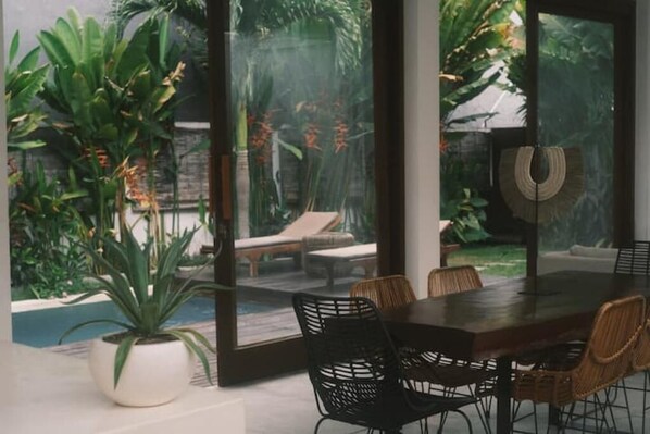 Dining - Ashlie Villa in Canggu center (Bali)