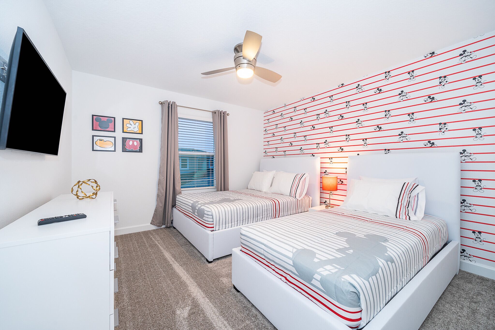 Decorous Townhouse 4Bed/3Baths/Pool/5Min Disney