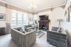 Smart-TV, peis, videospill og DVD-spiller