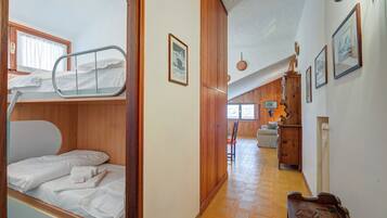 Appartamento familiare, camere multiple (The Secret Garden) | 1 camera, Wi-Fi (a pagamento), lenzuola