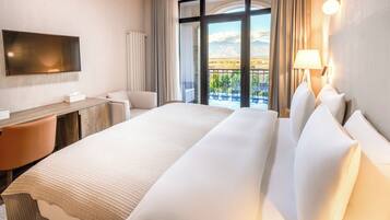 Minibar, coffres-forts dans les chambres, bureau, rideaux occultants