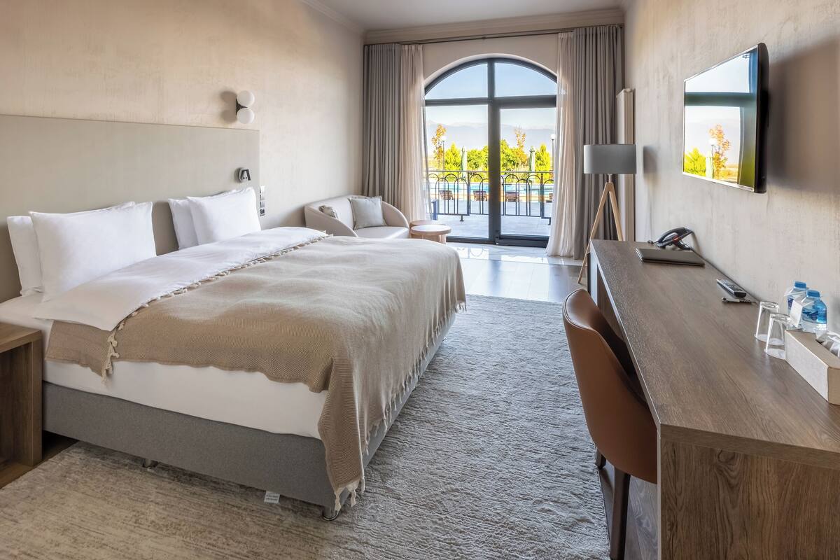 Chambre « Premier » | Minibar, coffres-forts dans les chambres, bureau, rideaux occultants