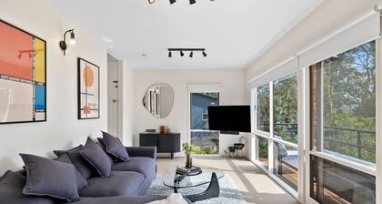 Boxy's Beach House: Perfect Location - Sea ViewsPeace & Quiet - Walk Anywhere