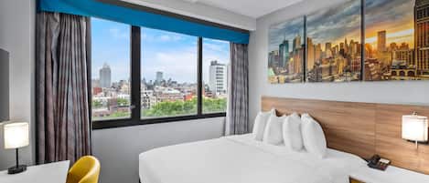 Deluxe Room, 1 Queen Bed, Non Smoking (Upper Floor, Manhattan View) | Free WiFi