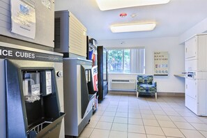 Interior - Econo Lodge Idaho Falls, ID (Idaho Falls)