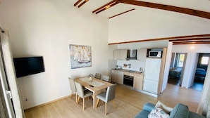 A compact living space with a dining area, kitchenette, and a sofa. - Villa with amazing sea view (Priv)