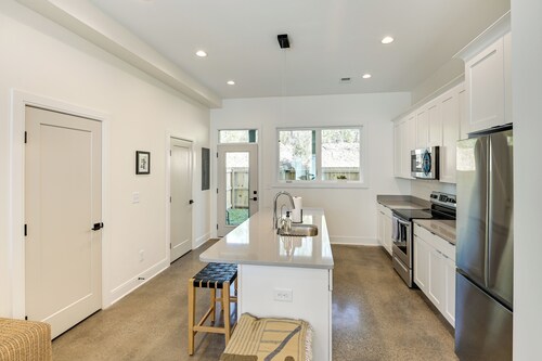 7 Mi to Dtwn Nashville: Modern Madison Townhome