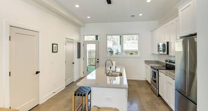 7 Mi to Dtwn Nashville: Modern Madison Townhome
